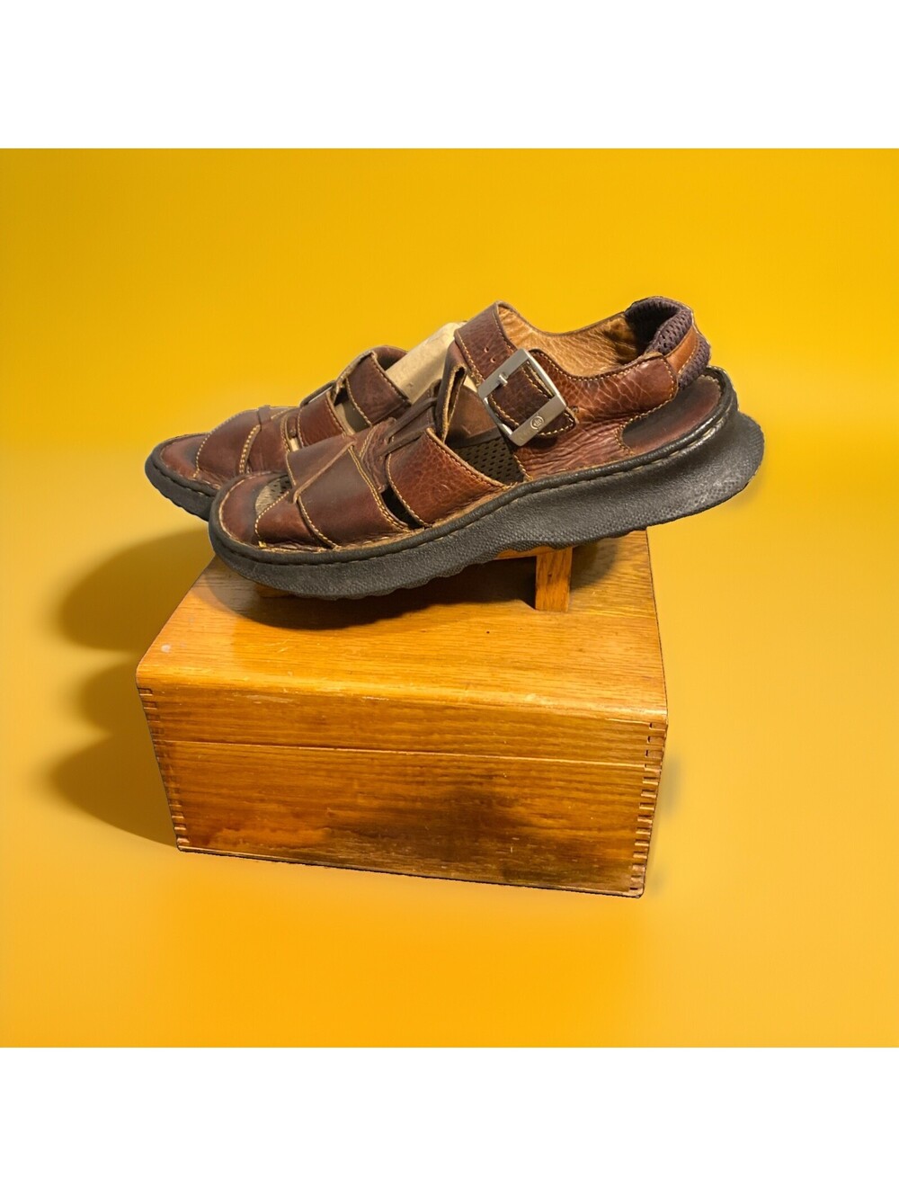 BORN Sandals Men's 10/44 Fisherman Brown Leather Slingback Casual Comfort 0574
